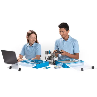Učenca z robotom VEX IQ